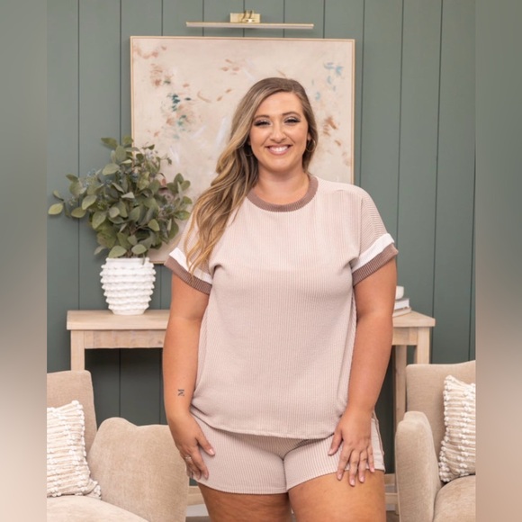 NEW - Checkmate Color-block Ribbed Top and Short Set. Size Large - Picture 7 of 7